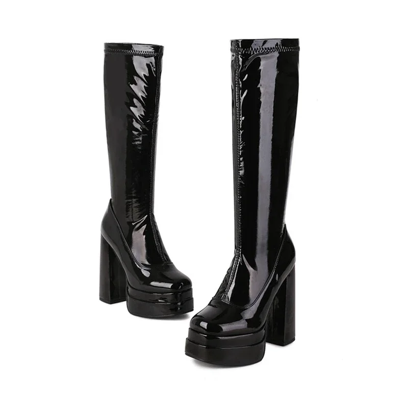 Riding Boot Short - حذاء برقبة للركبة النساء براءات الاختراع