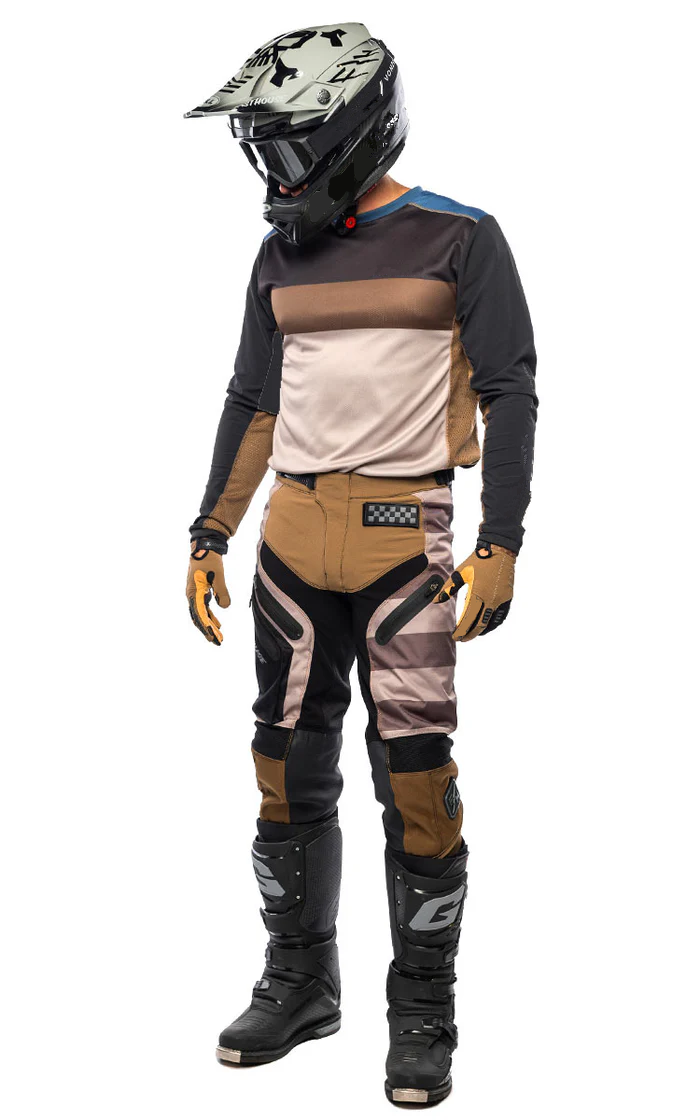 طقم ملابس دراجات نارية FH لعام - مراجعة Motorcycle Gear Bundle وسعره